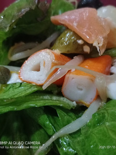 Una foto de Ensalada maravilla con compañía