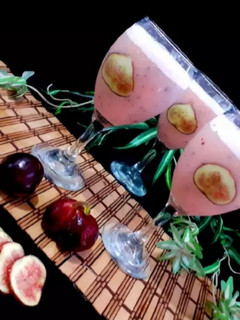 عکسی از دستور اسموتی انجیر و آلو قرمز 😋😍
