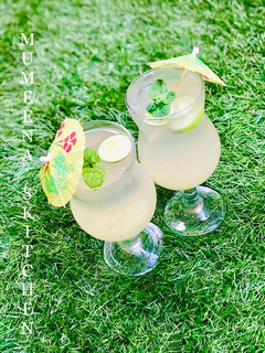 A picture of Sparkling Ginger Lemonade.
