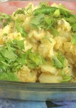 সাদা আলু আর ফুলকপি হিং দিয়ে (sada alu aarfoolkopi hing diye recipe in Bengali) রেসিপির প্রধান ছবি