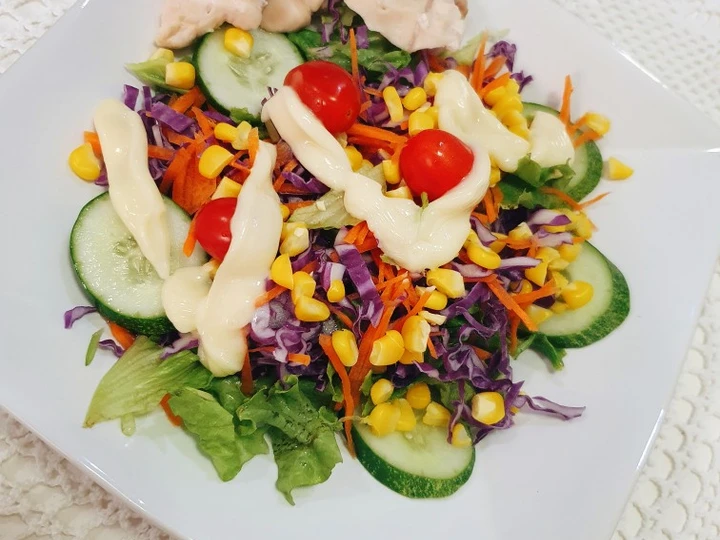 Cara Simple Menyiapkan Resep  Salad sayur dengan ayam kukus yang Enak, Lezat