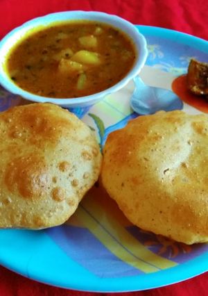 आलू पूरी (Aloo puri recipe in Hindi) रेसिपी मुख्य फोटो