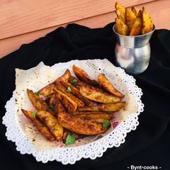 A picture of Baked potato wedges.