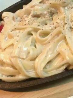 صورة لوصفة فوتشيني بالدجاج الفريدو