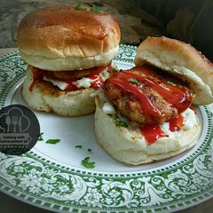 A picture of Chicken chapli burger.
