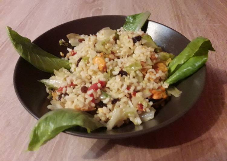 Arroz integral con tortilla de piquillos y lechuga romana