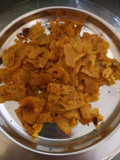 વઘારેલી રોટલી (Vaghareli Rotli Recipe In Gujarati) રેસીપી મુખ્ય ફોટો
