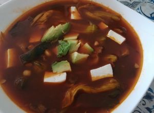 Una foto de Sopa campesina solo vegetales🌽🥑🍄🌻