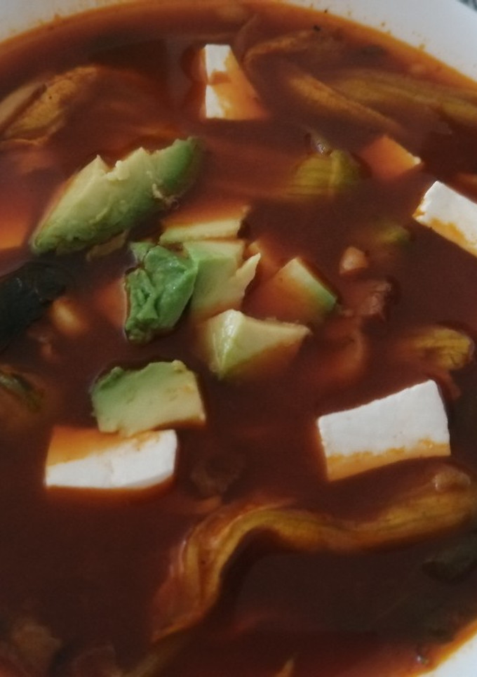 Una foto de Sopa campesina solo vegetales🌽🥑🍄🌻