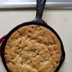 A picture of Cast Iron Chocolate chip pizza.