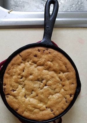A picture of Cast Iron Chocolate chip pizza.