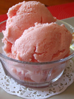 Una foto de Helado de ruibarbo