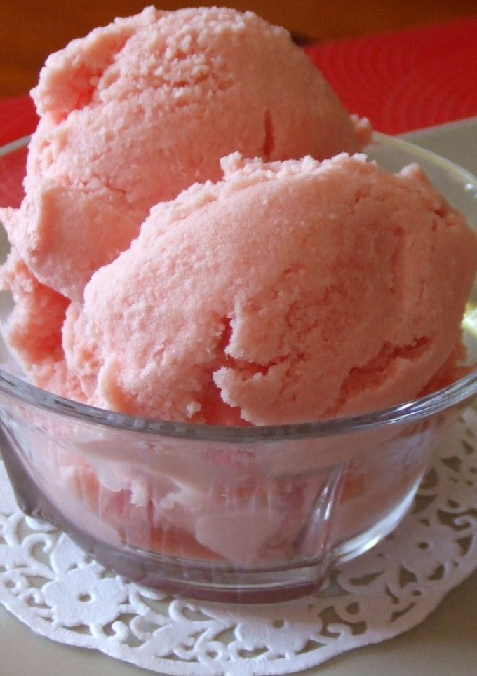Una foto de Helado de ruibarbo