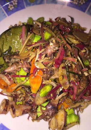 Foto resep Tumis cumi & teri asin dengan bunga kecombrang