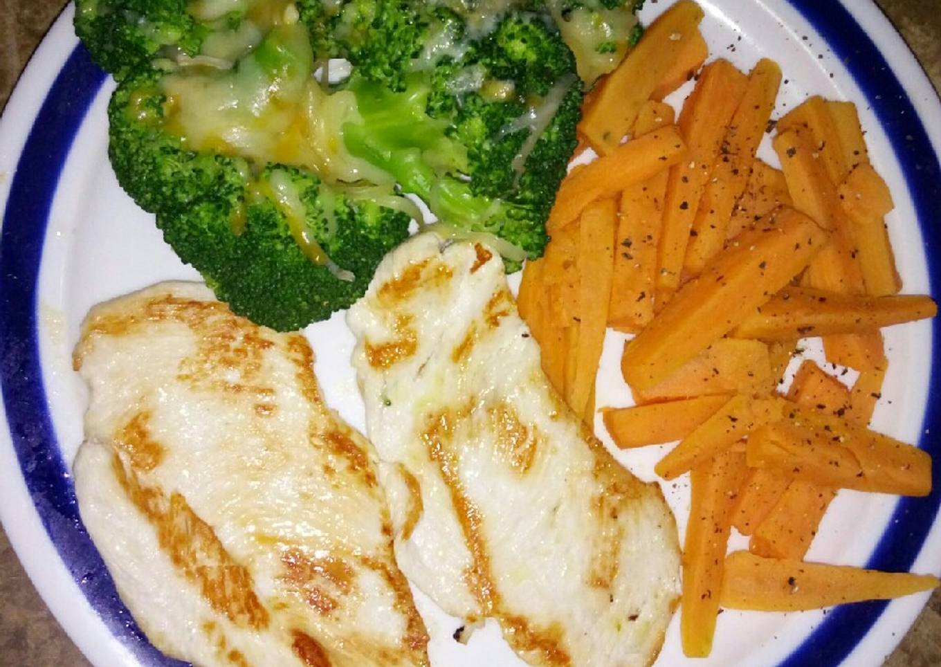 Brócoli al horno con pechuga de pollo y boniato