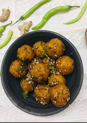 A picture of Masala rice balls.