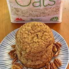 A picture of Oatmeal pecan cookies.