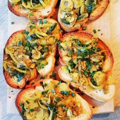A picture of Bruschetti with Leeks, Onions and Mushrooms (Vegan).