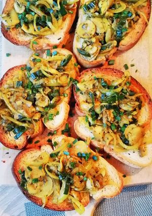 A picture of Bruschetti with Leeks, Onions and Mushrooms (Vegan).