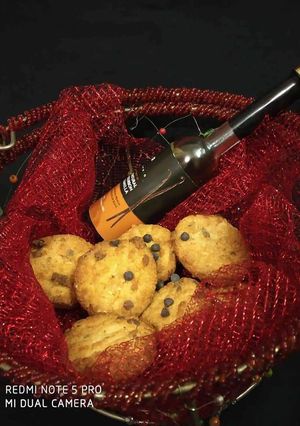 A picture of Vanilla Choco Chip cookies.