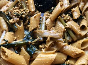 Foto di Pennoni con Catalogna e tofu agrodolce