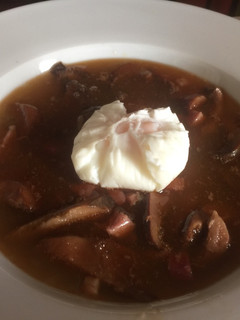 Una foto de Sopa de níscalos con huevo a baja temperatura