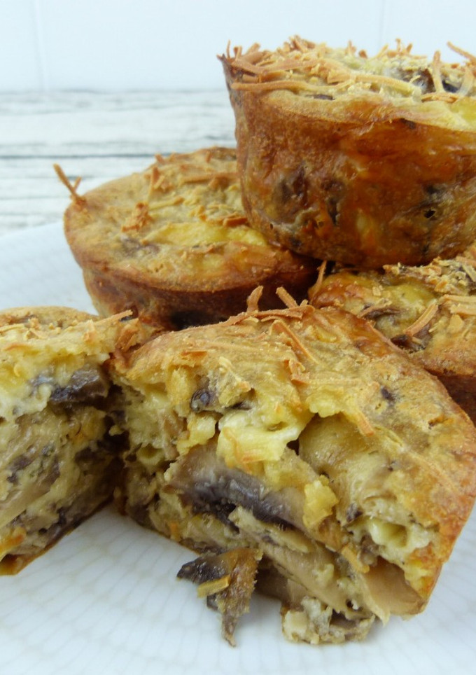 Una foto de Magdalenas o Muffins de champiñones y queso