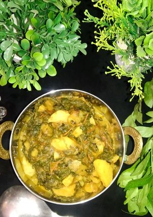 आलू पालक की सब्जी (Aloo palak ki sabzi recipe in Hindi) रेसिपी मुख्य फोटो