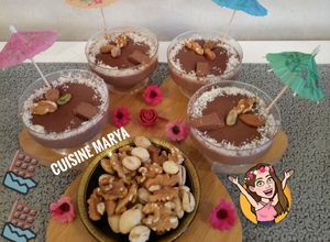 صورة لوصفة كؤوس الشوكولا الدافئة بالمكسرات 🍫
