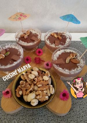 صورة لوصفة كؤوس الشوكولا الدافئة بالمكسرات 🍫