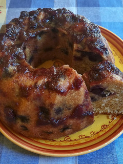 Una foto de Bundt de arándanos y sumak