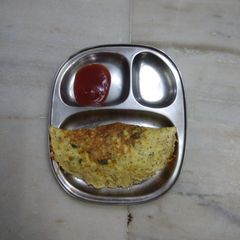 A picture of Sooji noodles omelet.
