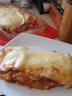 Una foto de Lasaña boloñesa en masa casera