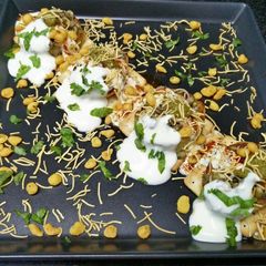 A picture of Biscuit papdi chaat.