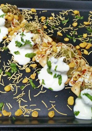 A picture of Biscuit papdi chaat.