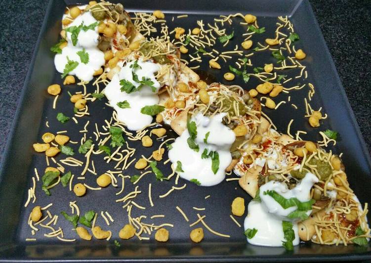 Biscuit papdi chaat