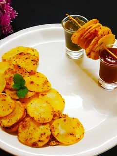 क्रन्ची और क्रिस्पी पौटेटो (Crunchy aur crispy potato recipe in hindi) रेसिपी मुख्य फोटो
