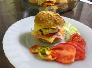 Una foto de Sándwich de pan de avena
