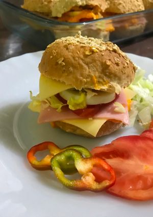 Una foto de Sándwich de pan de avena