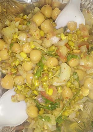 A picture of Healthy & tasty chana moth chat.