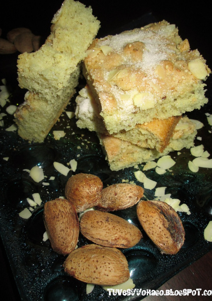 Una foto de Bizcocho de AOVE y almendras 