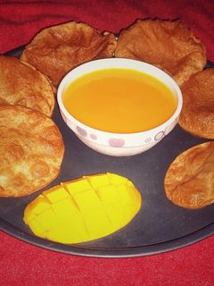 आमरस पुरी (aamras puri recipe in marathi) रेसिपी चे मुख्य फोटो 