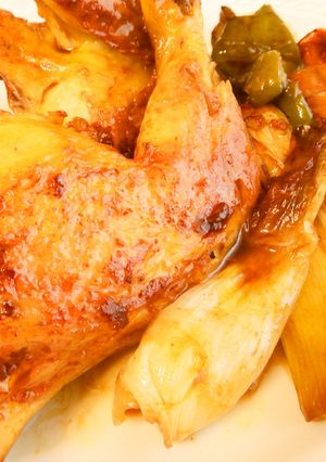 Foto principal de Pollo al horno con pimientos y cebolla