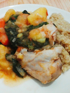 Una foto de Estofado de pollo con espinacas y quinua