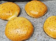 A picture of hamburger buns