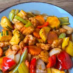 Una foto de Sweet and sour chicken