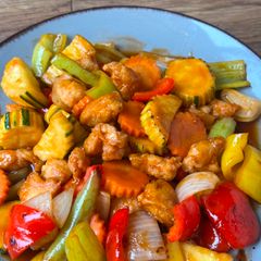 A picture of Sweet and sour chicken.