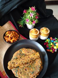 મેથી અને કોથમીર ના થેપલા (Methi Kothmir Thepla Recipe In Gujarati) રેસીપી મુખ્ય ફોટો