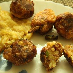 A picture of Fried Bread Balls.