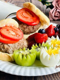 牛肉起司堡 / 簡單早餐 的食譜成品照片